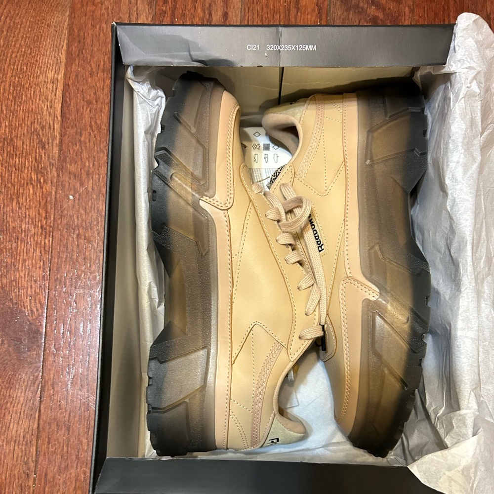 Reebok Club C Cardi, Sahara/Black/Sahara        Excellent condition